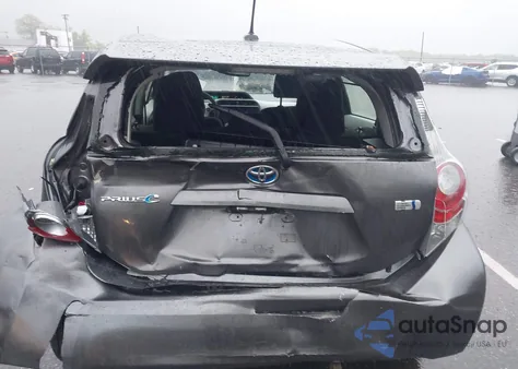 2012 Toyota Prius C Three из США, поврежденный, VIN JTDKDTB38C1029976